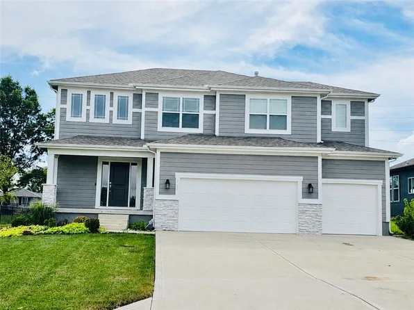 913 NE Ravenwood Ter, Lees Summit, MO 64086