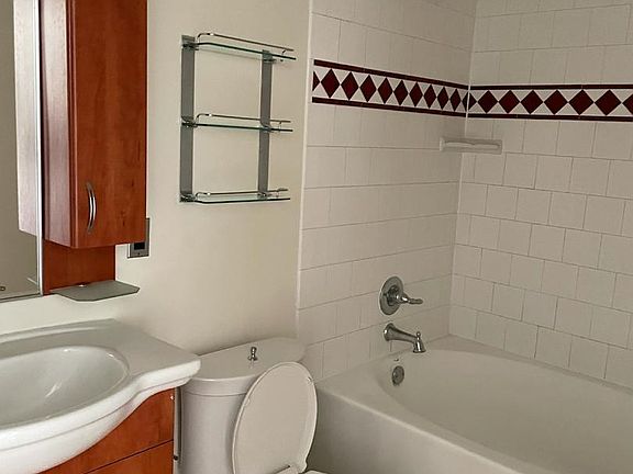 4th image of 215 W 7th St APT 310