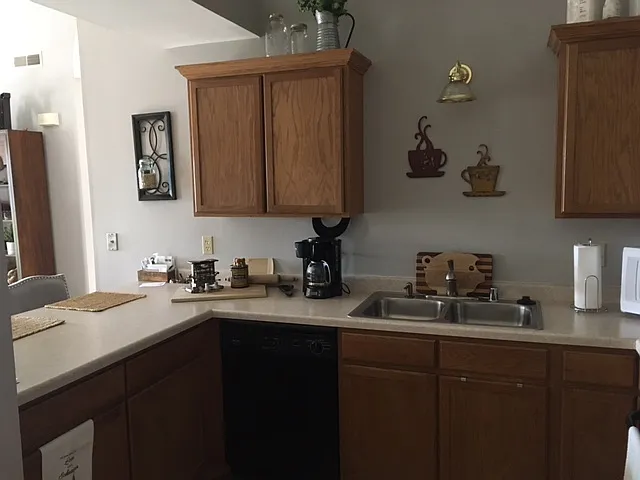 135 W Oak Leaf Dr #18 — Photo 7
