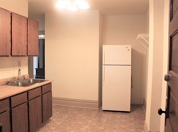 4th image of 219 Grove St Unit 219