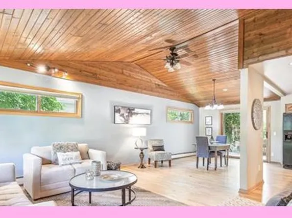 6215 WINNEQUAH Road, Monona, WI 53716