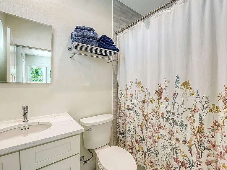 2741 Temple St — Photo 23