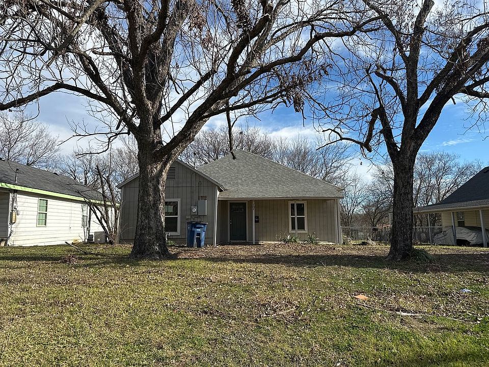 1st image of 704 NE Main St