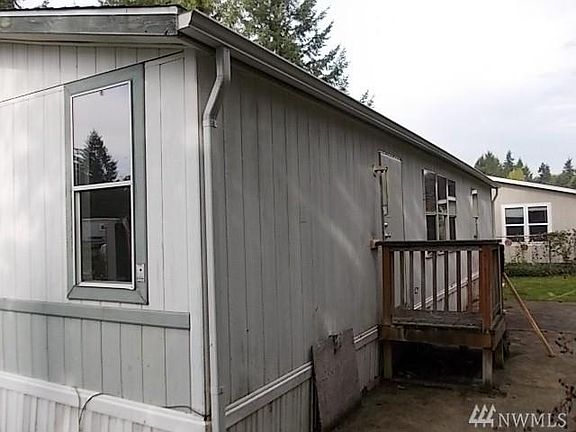 3rd image of 3612 Eagle Dr NE
