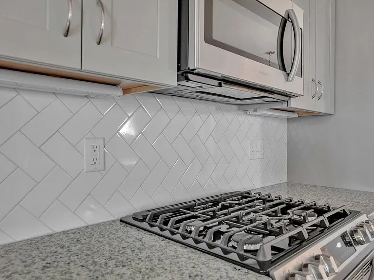 2122 Parkwood Ave — Photo 20
