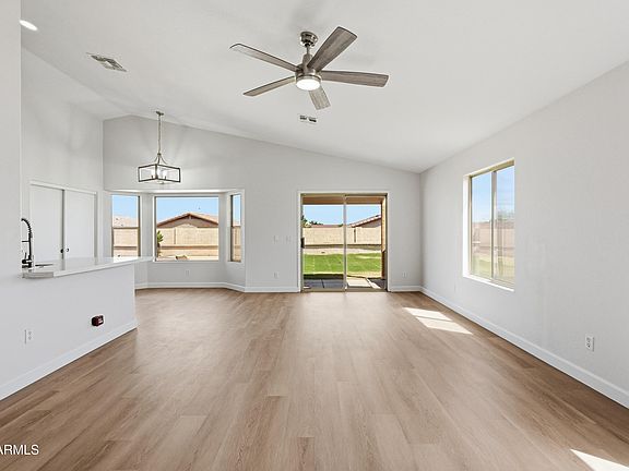 2nd image of 1640 E SOUTH MOUNTAIN Avenue