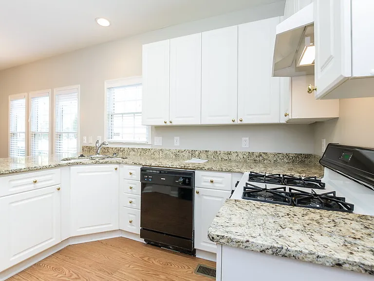 4527 Avion Park — Photo 4