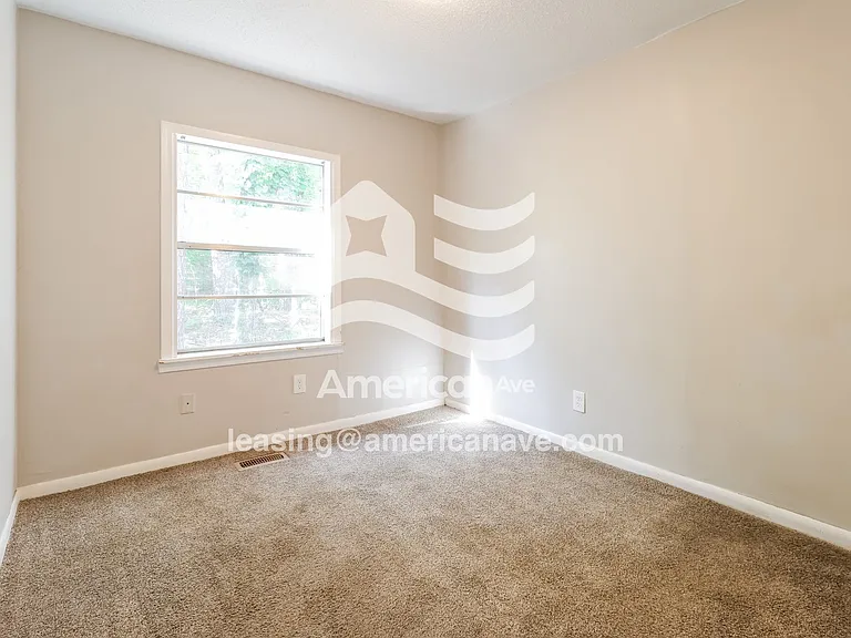 843321_011_bedroom_13770441.jpg