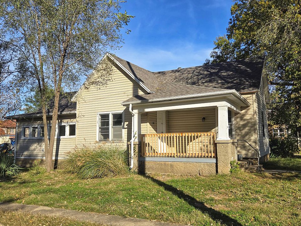 1st image of 141 W Pleasant Street