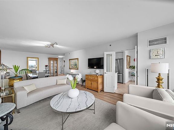 3rd image of 900 Palisade Ave APT 17K