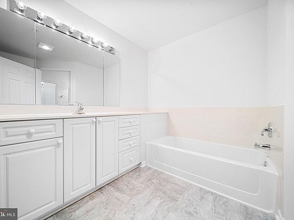 5th image of 19360 Magnolia Grove Sq Unit 412