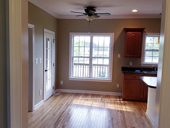 4th image of 439 Manchester Trl