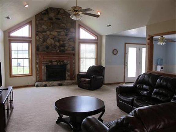 5th image of 461 N Charlene Dr