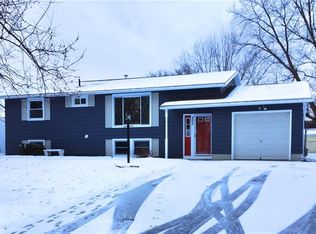 203 Briarhurst Ln, Camillus, NY 13031