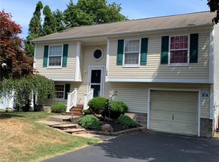 108 McKendree Dr, Rochester, NY 14616