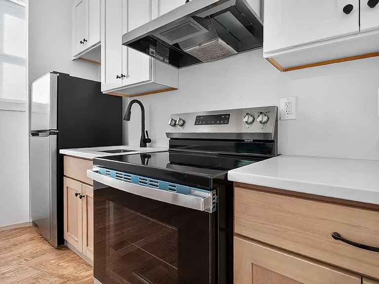 402 Crown St — Photo 18