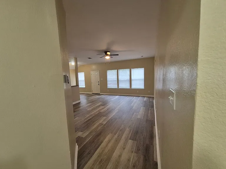 8806 Slumber Ln — Photo 16