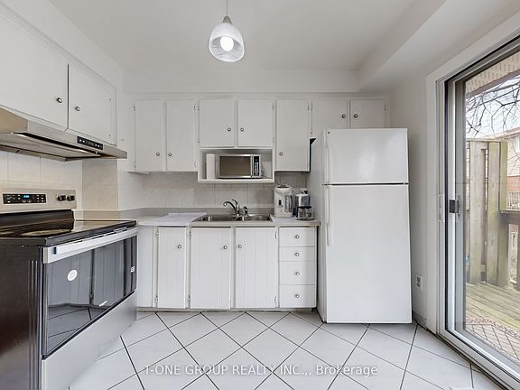 5th image of 3025 Cedarglen Gate #75