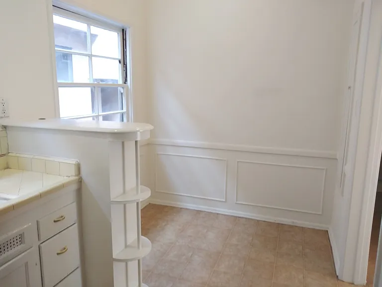 1419 N Laurel Ave — Photo 5