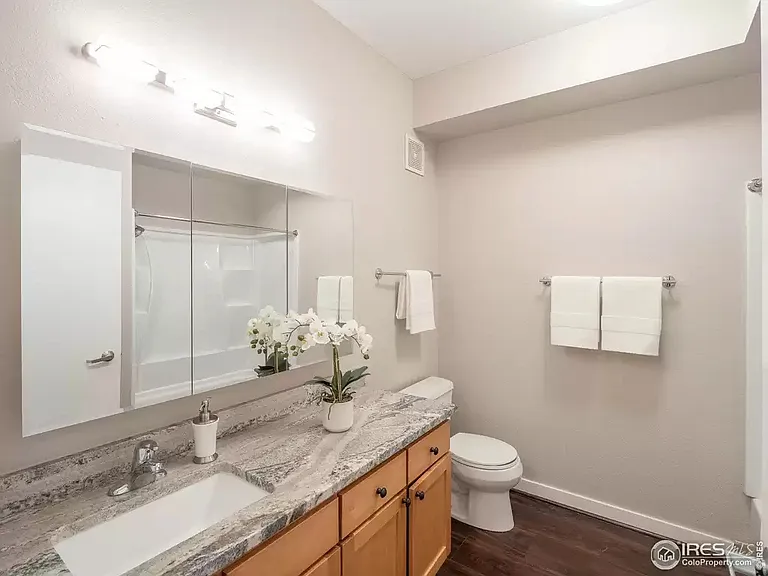Shared Full Bathroom in Hall