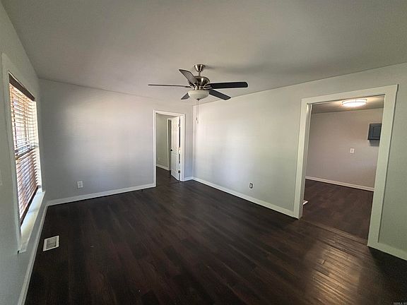 4th image of 808 W Hazel St