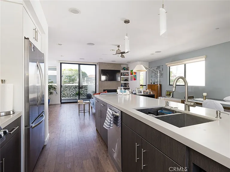 121 E Walnut Ave — Photo 17