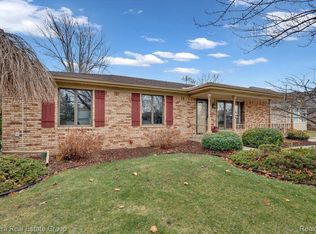 37430 Dundee St, Sterling Heights, MI 48310