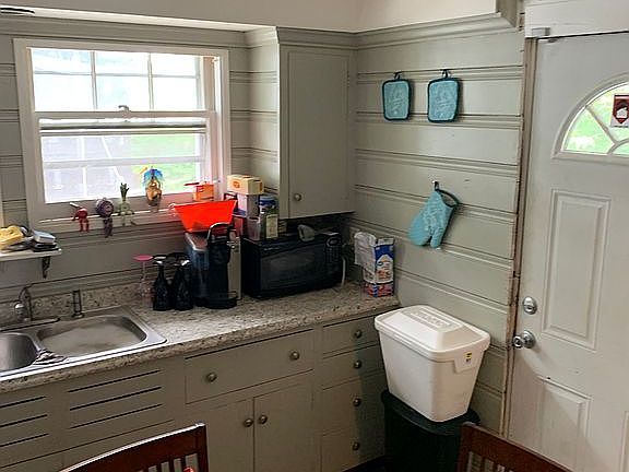 2nd image of 3142 Sunshine Ave