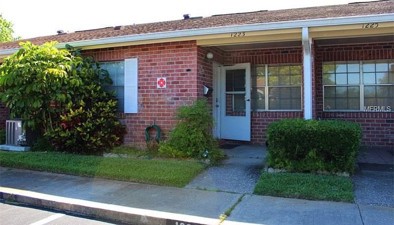 1st image of 1223 Carriage Ln