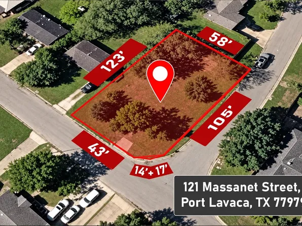 121 Massanet St, Port Lavaca, TX 77979