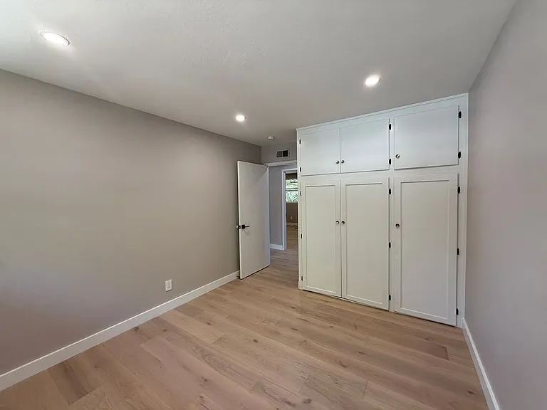 1534 Fernside St — Photo 10