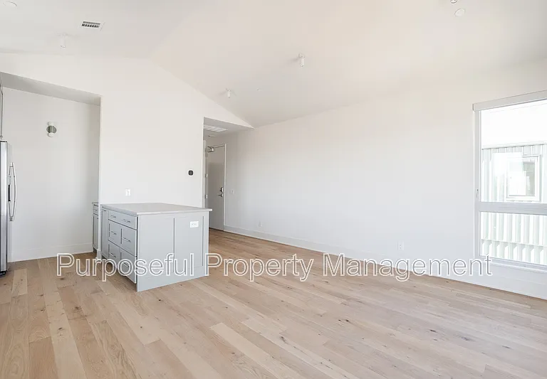 934 Hangar Dr #9 — Photo 8