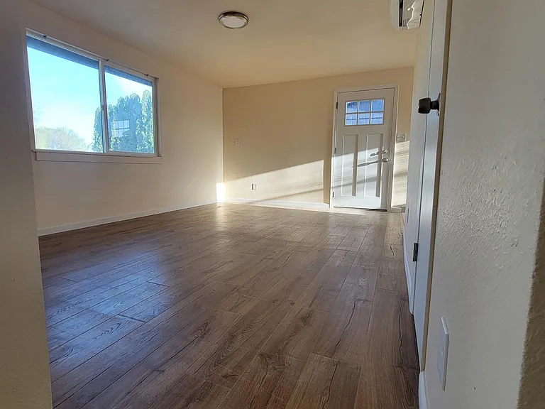 1117 N Adams St — Photo 11
