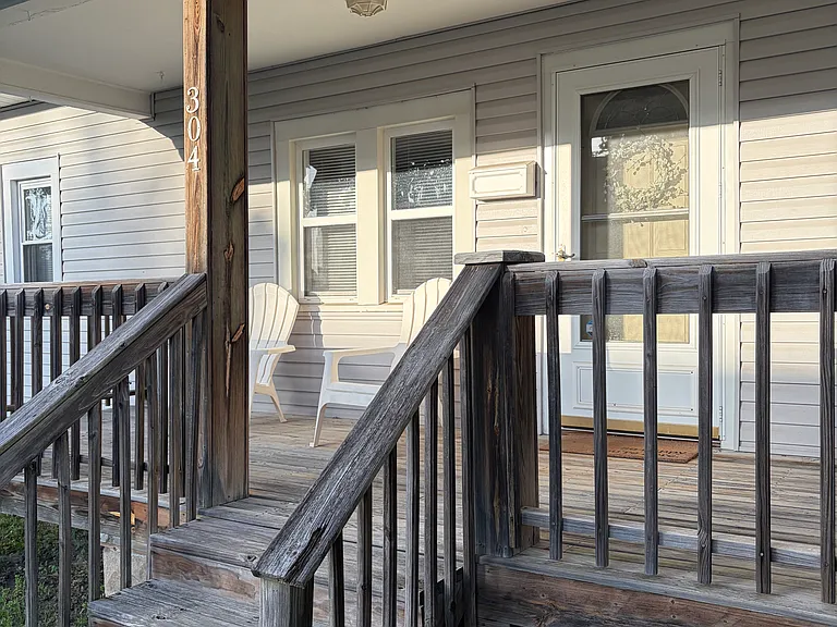 304 N Liberty St — Photo 2