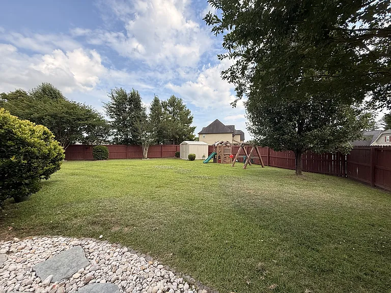 704 Stagecoach Dr — Photo 10