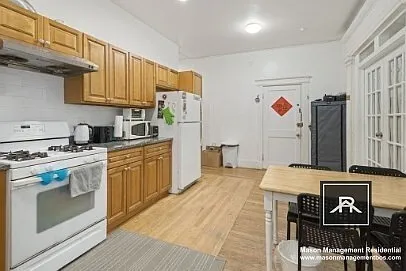 4 bed, 1.0 bath, 1048 sqft, $3,600 — Photo 2