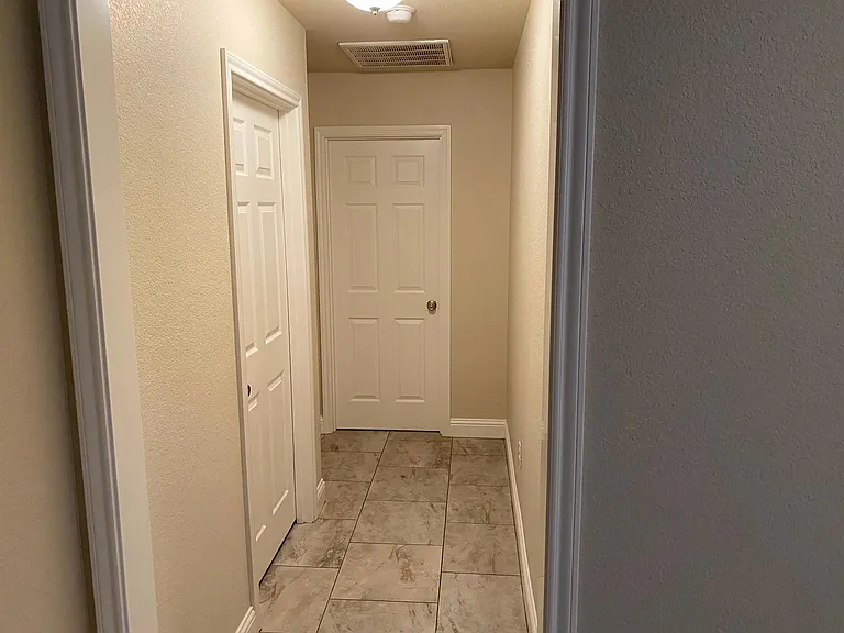 58 Ivy Ct — Photo 1