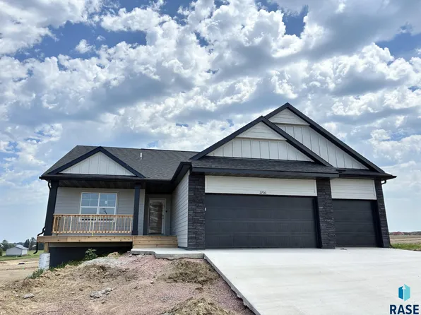 2700 S Copper Creek Ave, Sioux Falls, SD 57110