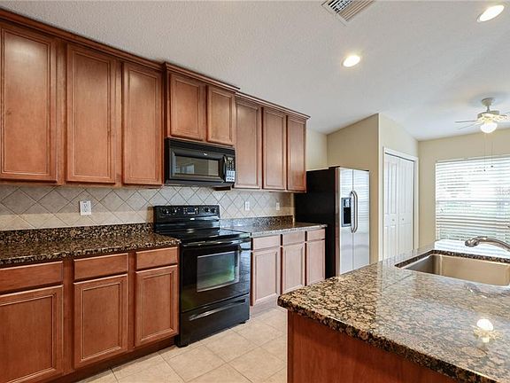 3rd image of 3640 Beneraid St