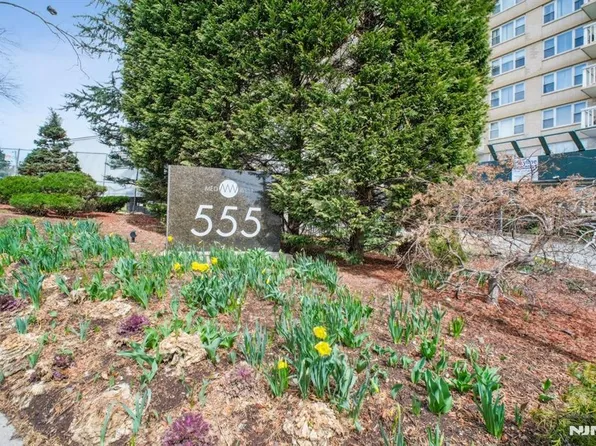 555 North Ave APT 22T, Fort Lee, NJ 07024