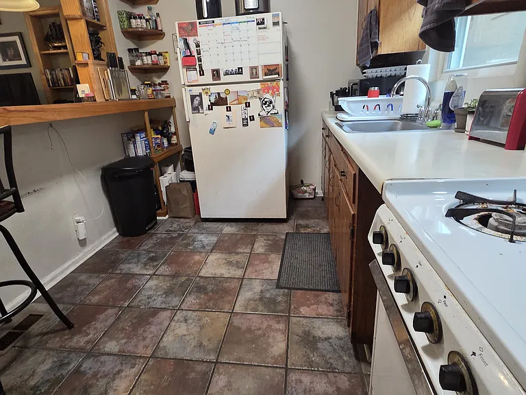 1025 Greenwood Ave NE #7 — Photo 9