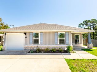 2326 Crescent Wood Rd, Navarre, FL 32566