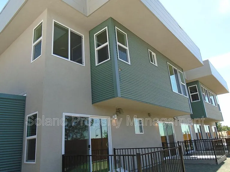 2401 Broadway St #107 — Photo 1