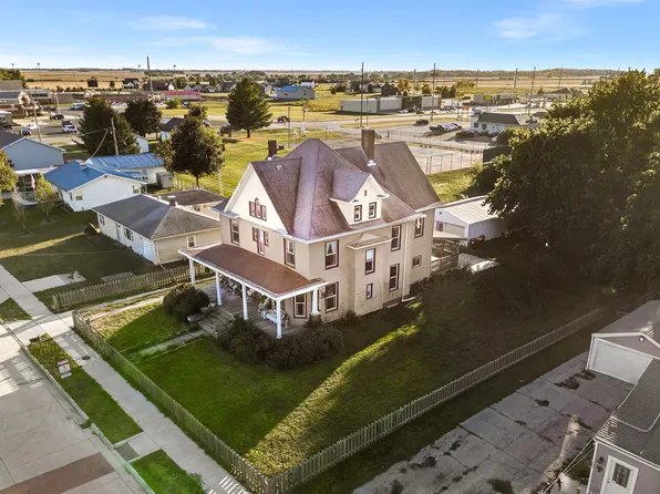 111 S Karr St, Heyworth, IL 61745