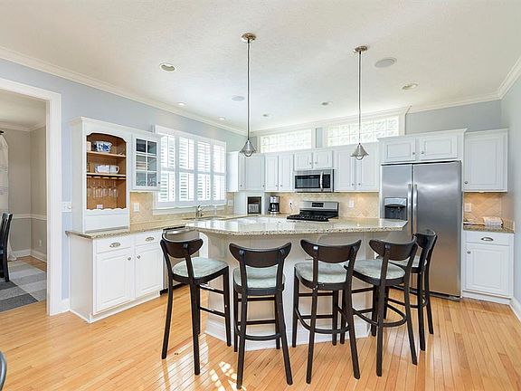 5th image of 760 Pebble Brook Pl