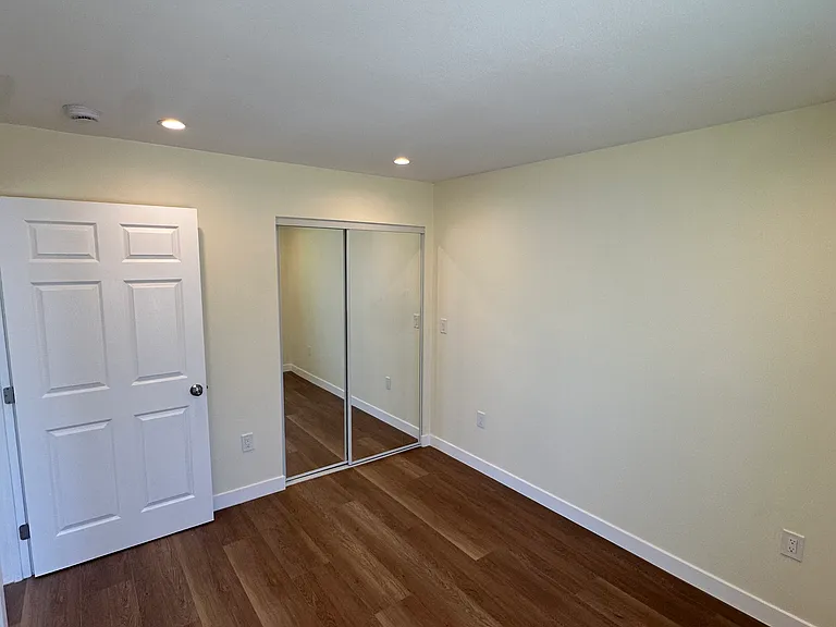 3047 Mary St — Photo 2