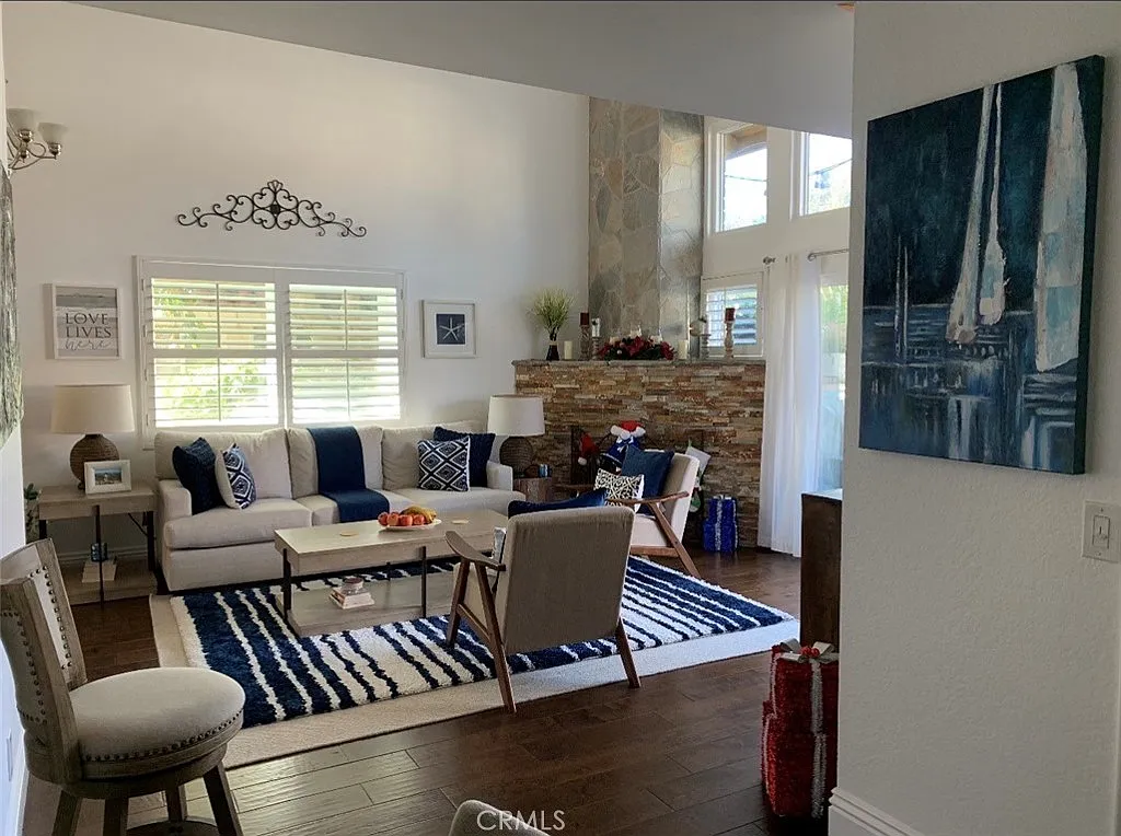 3 bed, 2.5 bath, 1464 sqft, $5,200 — Photo 4