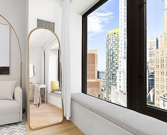 2nd image of 75 Wall St APT 32J