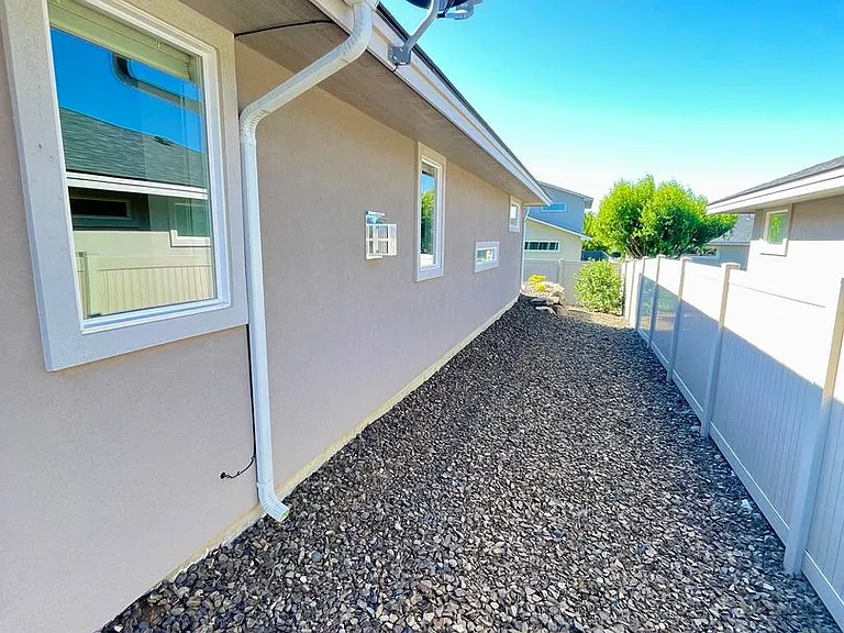 304 E Stanford Ave — Photo 40