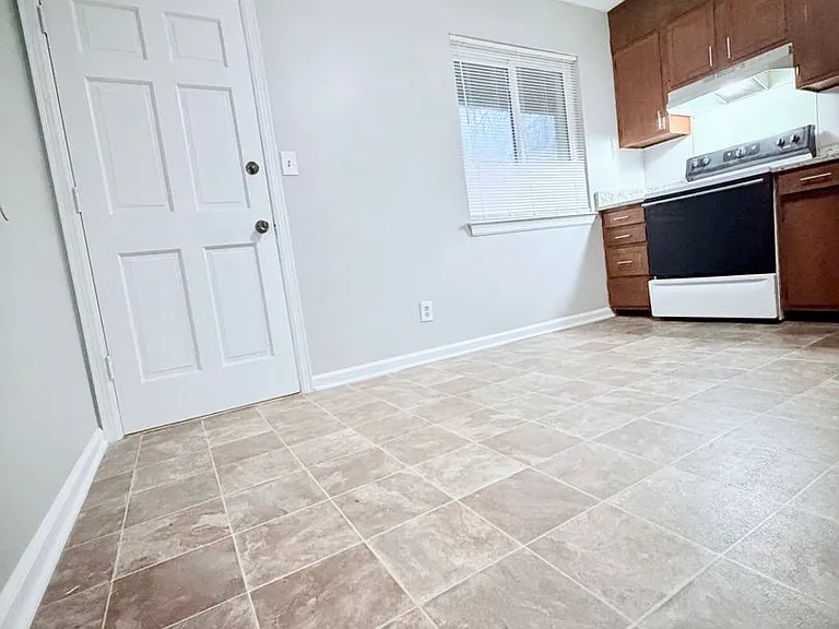 3328 Pinewood Ave — Photo 17